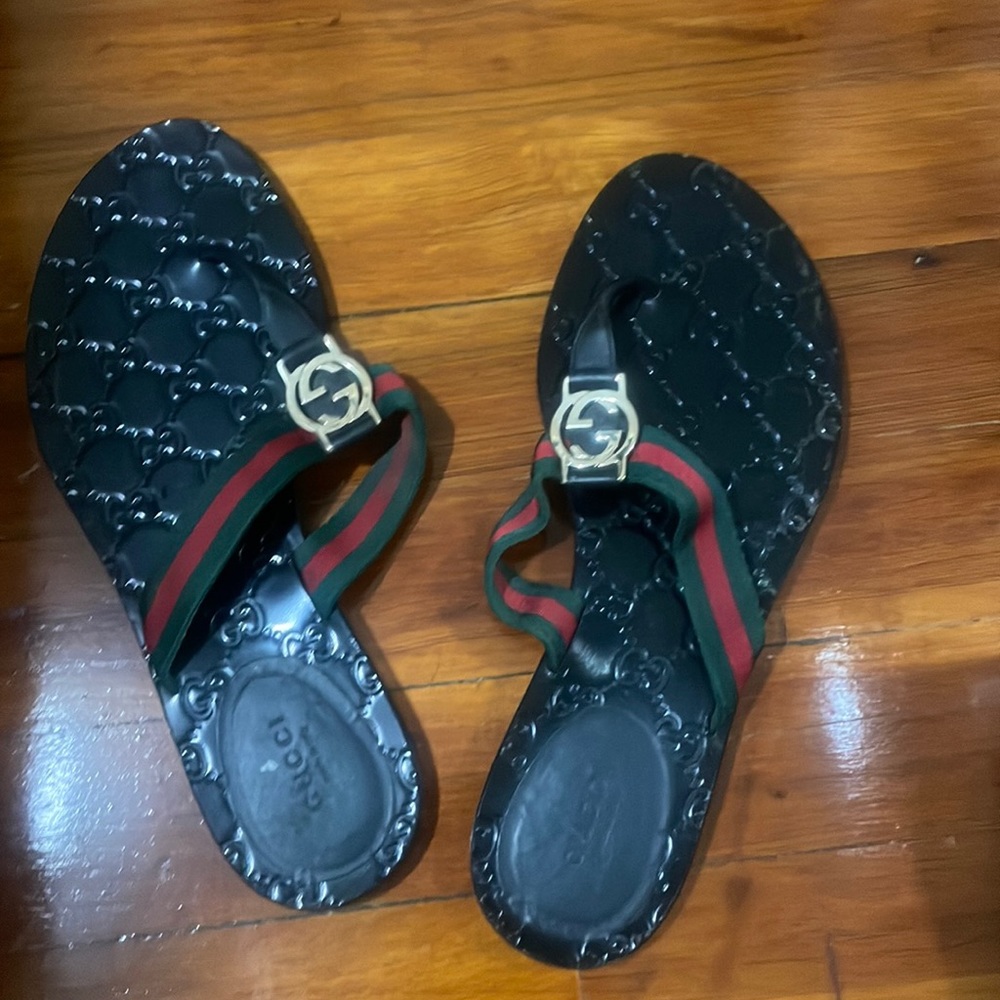 Gucci
Black Vintage Web Interlock